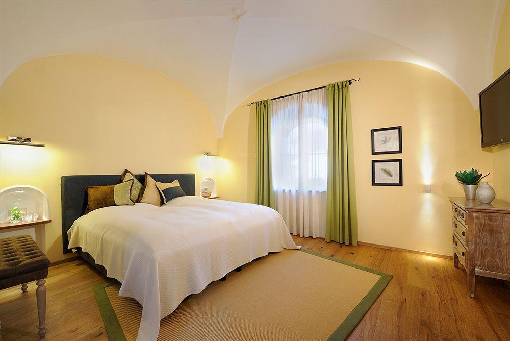 Hotel Gut Ising キーミング エクステリア 写真